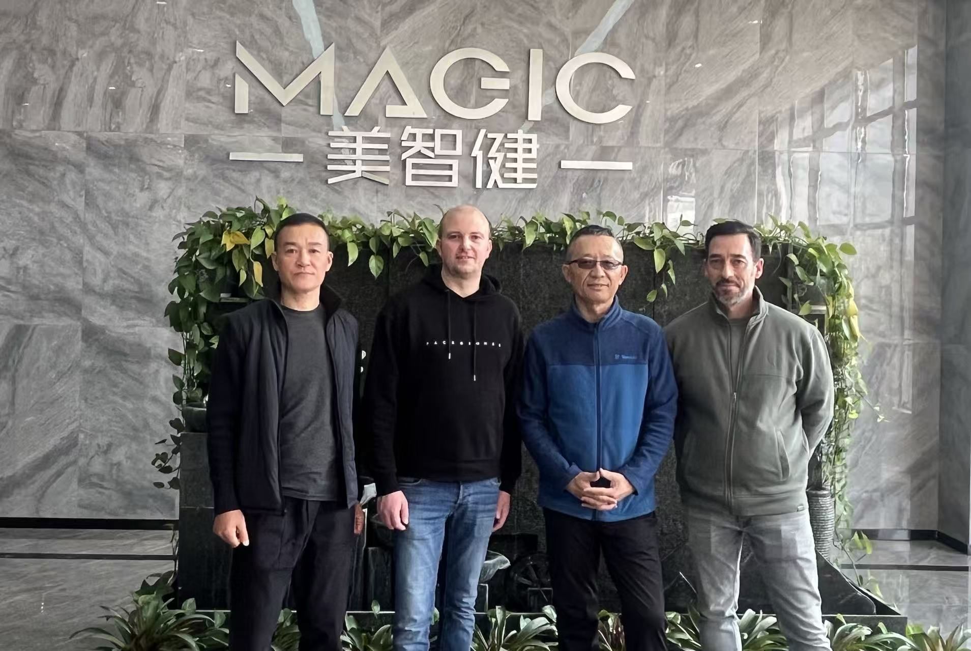 净活力团队与德方 Aqua Electra 代表、湖州美智健 GMP 工厂合作伙伴合影